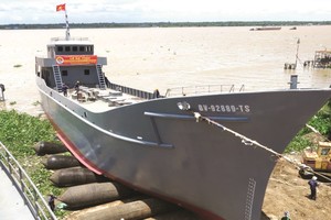 大型鐵殼船（圖片來源：互聯網）