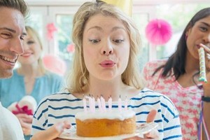 吹生日蠟燭小心傳播細菌。（圖片來源：互聯網）