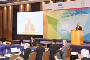 政府總理阮春福在會上致詞。