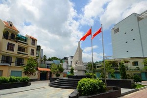 紀念西貢軍民在南部抗戰歲月裡英勇事跡的氏藝陣線戰功紀念碑。