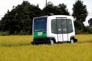 日本的自動駕駛公車。