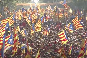 資料圖片：加泰隆尼亞獨立支持者（圖片來源：The Economist片段截圖）