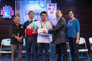 越南棋手阮德和︵白衣︶獲得銅牌。