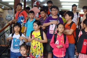 第十一郡越澳英語學校有眾多華人子弟就讀。