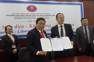 市人文社會科學大學昨(8)日下午與北京外國語大學簽署合作合同。