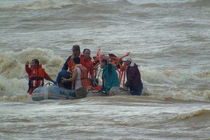 颱風中冒險救人者獲表彰。（圖源：互聯網。）