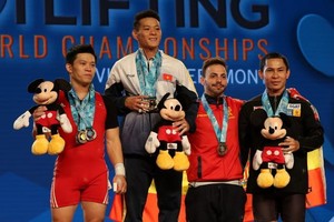 包攬3金的石金俊在領獎台。