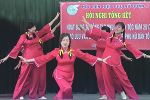 永青之聲俱樂部參加表演《 珊瑚頌》華語歌舞節目。