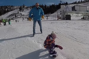 卡什很快就掌握了訣竅，滑起雪來簡直像個職業選手。