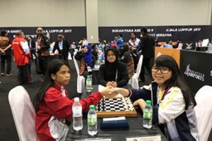 阿舒（右一）在東南亞錦標賽中角逐。