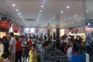 由華人企業家杜龍、賴金主理的平新日用品製作有限公司(Bita's)本月19到21日3天裡，展開年內最大規模的酬賓活動。昨(19)日首天展開，已吸引廣大客戶前往搶購。