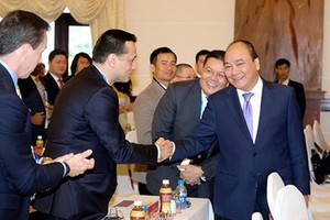 阮春福總理接見各企業家。