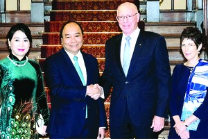 阮春福總理接見澳大利亞新州總督赫爾利。