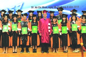 市人文社科大學 27 畢業生成績出色