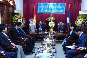 市領導祝賀老撾新年