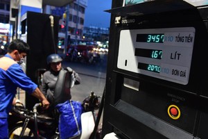 專家們擔憂，油價高漲將對許多物價造成不良影響。