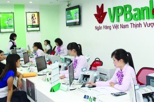 市民在銀行交易。