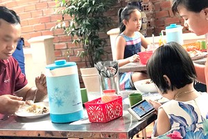 家長需要為孩子們裝備上網自我防 衛技能。