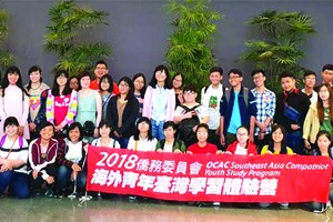 參加學習體驗營的學生合影。