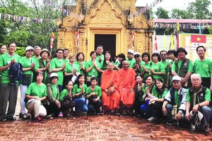 溯源團合攝於萬金塔。