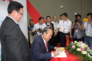 　　政府常務副總理張和平出席第十四屆中國東盟博覽會並在平仙日用品製作有限公司的 展位留言。