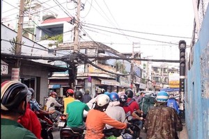 　　范富庶街與武成 莊街四岔路口的交通 信號燈停止活動。