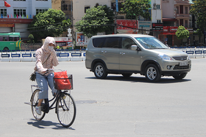 路人誰都裹得密不透風。