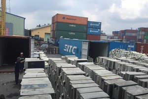 海關機關截獲的廢料集裝箱。