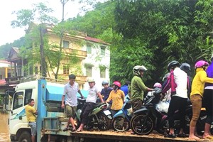 安沛省強降雨 國道受淹