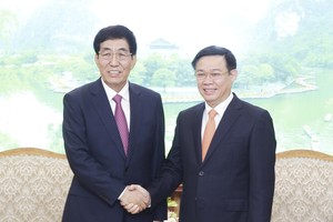 政府副總理王廷惠(右)會見吉林省委書記巴音朝魯。