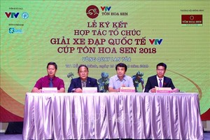 參加新聞發佈會的組委會代表。