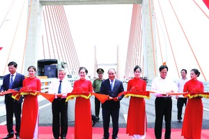 政府總理阮春福出席剪綵通車儀式。