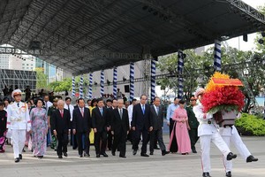 市委書記阮善仁率領市領導、幹部代表團出席儀式。