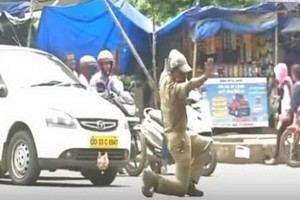 邊「跳舞」邊指揮交通