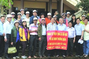 培德精舍慈善工作組為達樂省貧民和孤寡長者、孩童送溫暖。