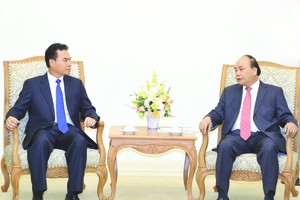 政府總理阮春福昨(5)日上午在政府辦事處接見了正在對越南進行工作訪問的老撾總理府辦公廳主任佩特‧蓬皮帕部長。