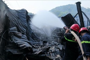 存放出口椅子倉庫付諸一炬