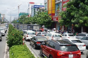 新山一機場南面區域共和街的交通正處於超負荷狀態。