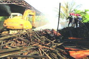 平福省某木材庫起火