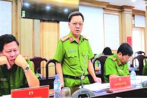 阮文勝大校在新聞發佈會提供消息。