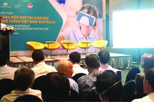 阮文孝副廳長介紹本市的教育情況。