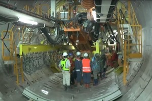 濱城-仙泉地鐵一號線正在河內公路施工。