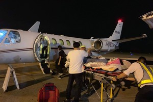 被潑鏹水越僑獲送往國外治療