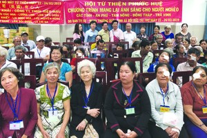 福慧慈善組於昨(22)日在第十一郡醫院高科技眼科舉辦“給貧困視障者帶來光明”慈善活動。