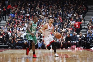 林書豪（白衣｝。