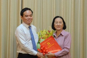 市人民議會副主席張氏映退休