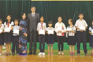 頒贈 1200 份助學金予清貧學子