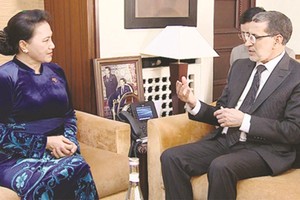 國會主席阮氏金銀會見摩洛哥首相奧斯曼尼。