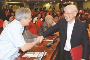 　　總書記、國家主席阮富仲親切問候 退休高級幹部。