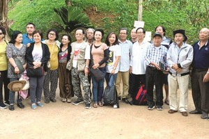 市美術協會昨(5)日舉辦2019年第四個創作營活動，有20位越華畫家參加。